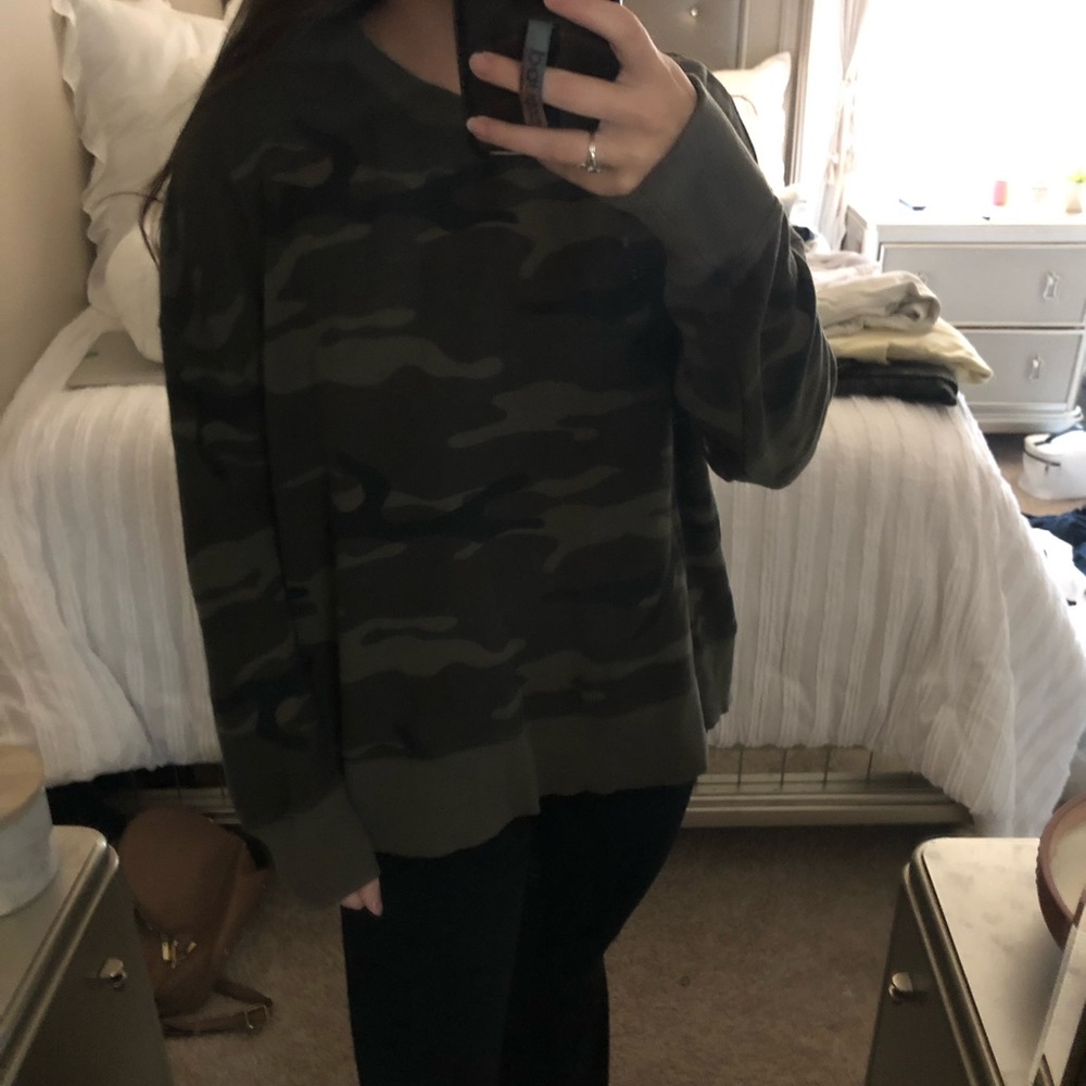 Cameo crew neck
